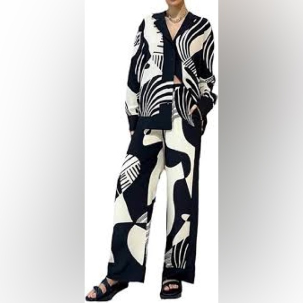 Abstract black and white pajama style set